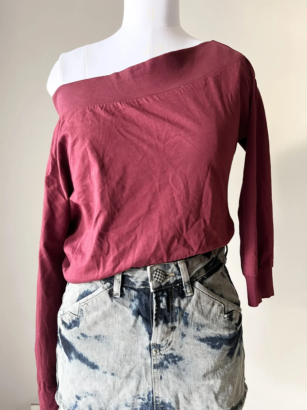 One-shoulder top 