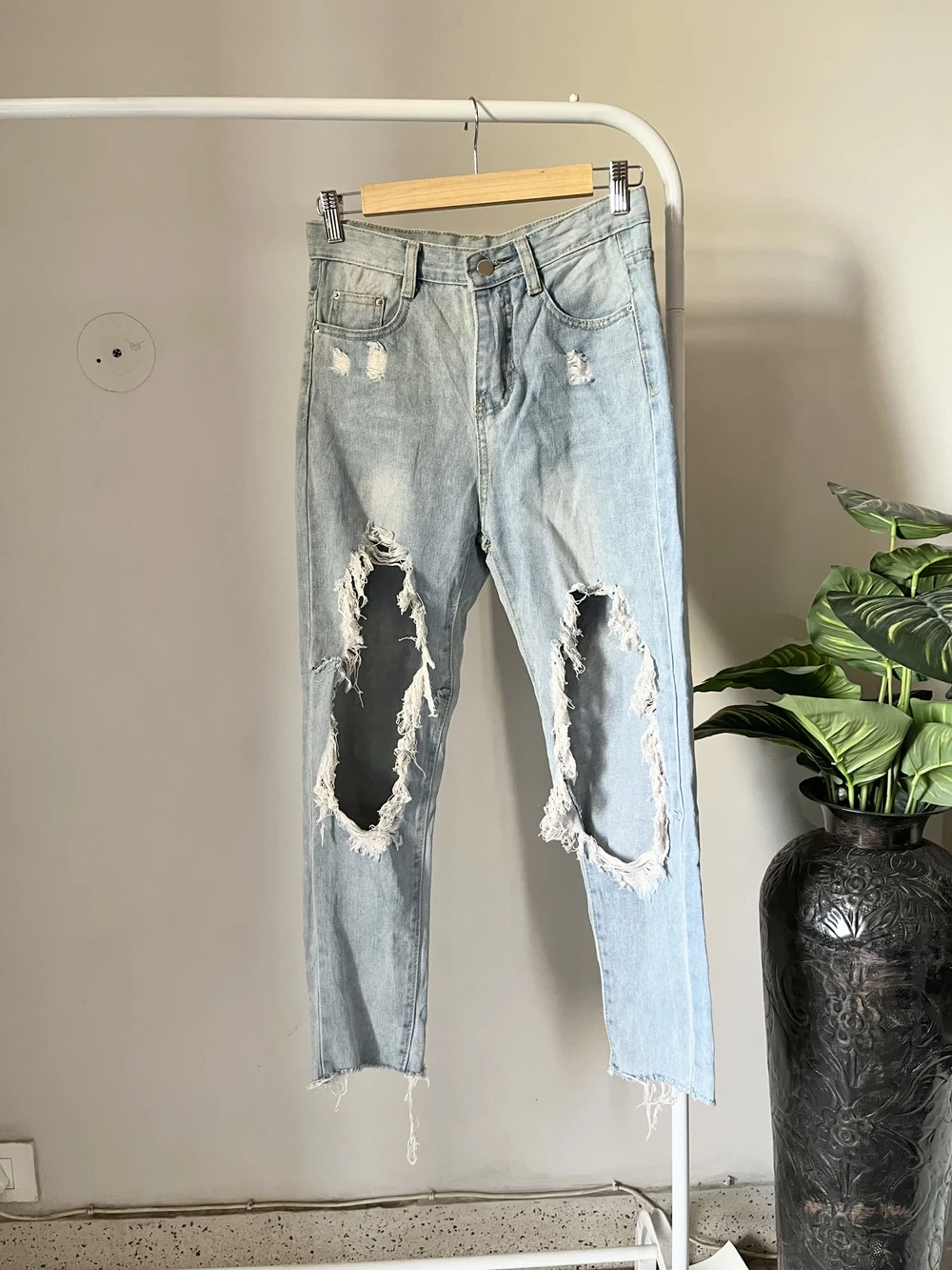 Front Ripped straight fit Jeans