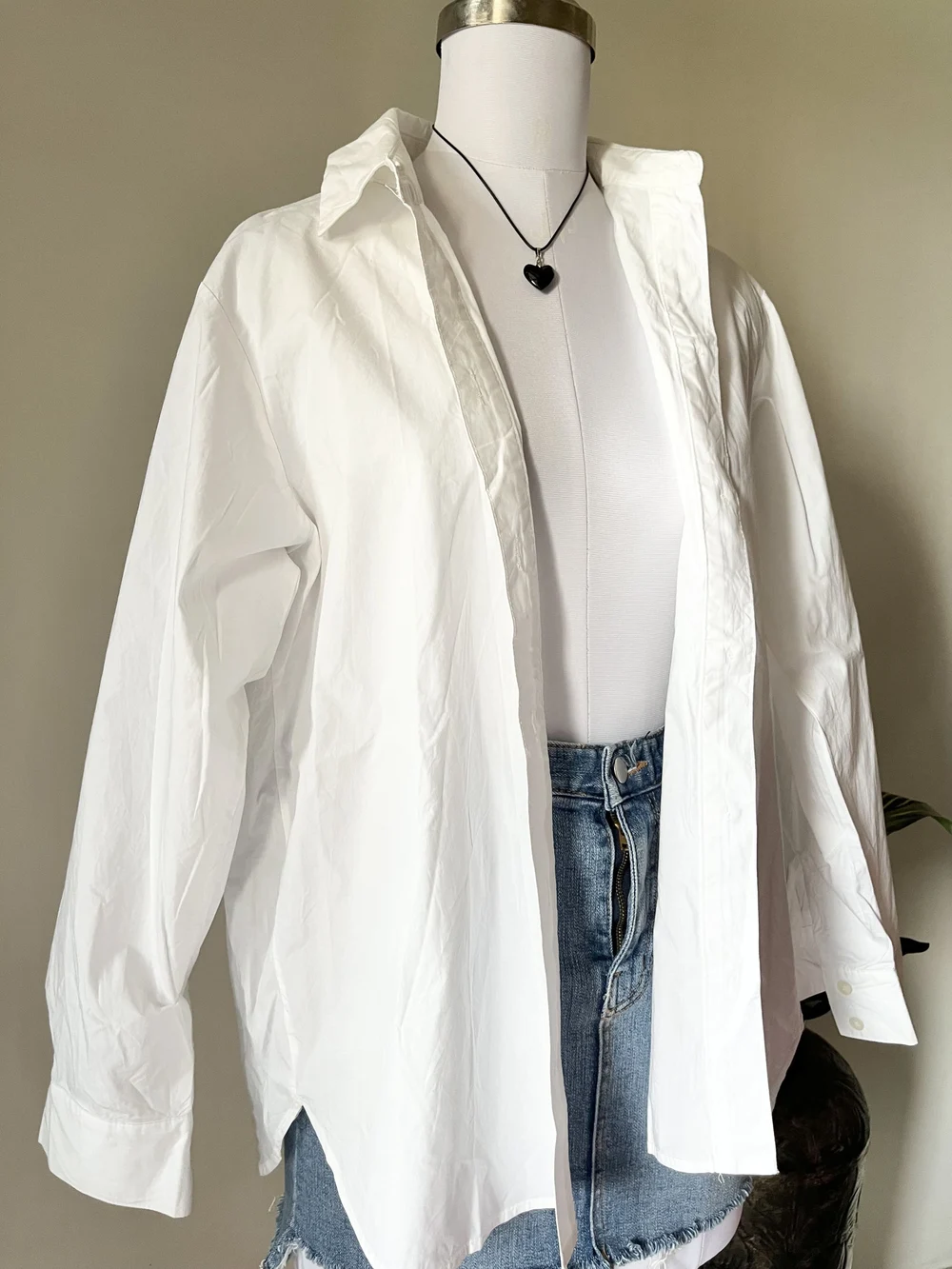 White plain shirt  thumbnail view 3