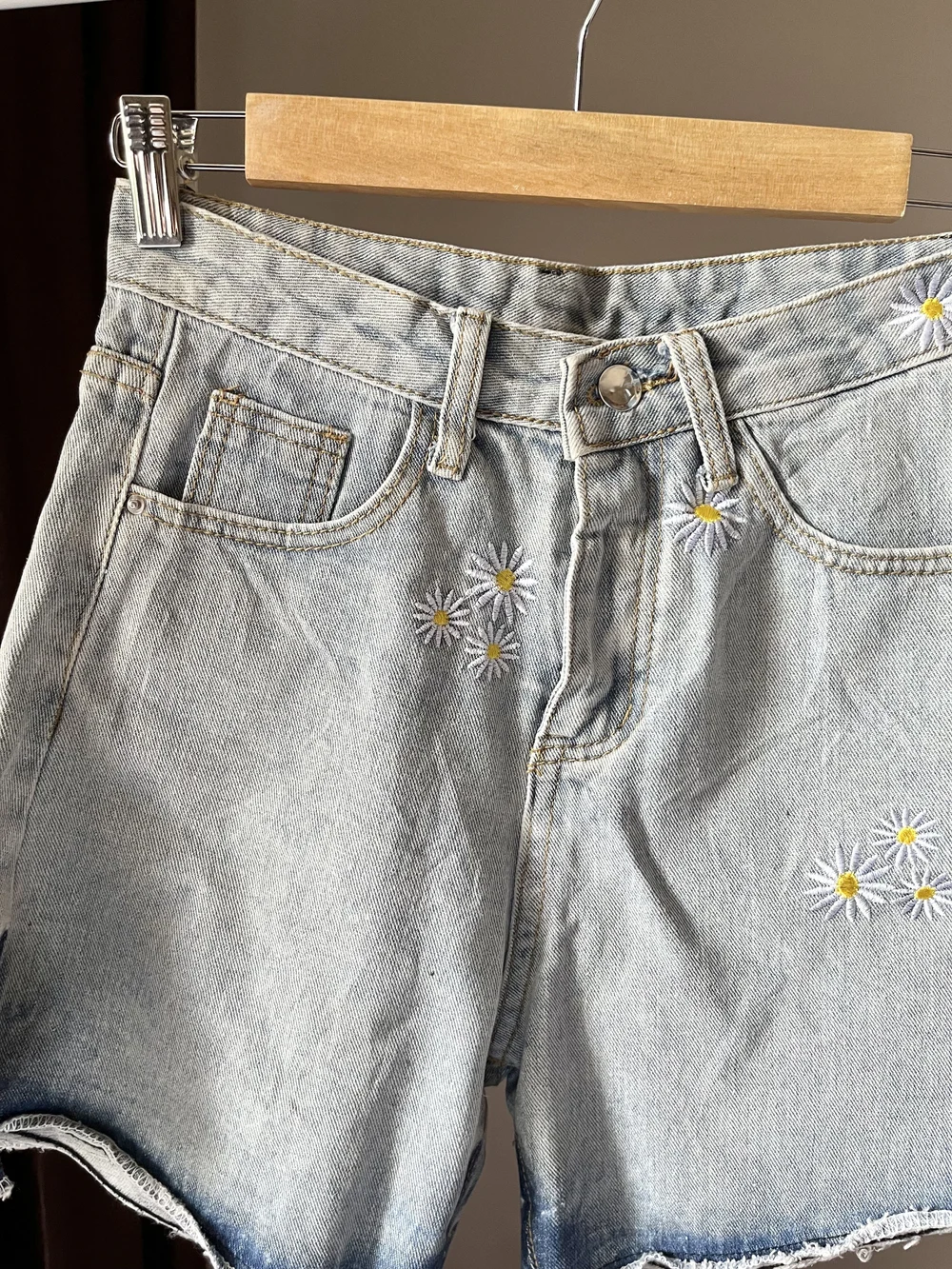 Embroiderd washed boyfriend shorts thumbnail view 3
