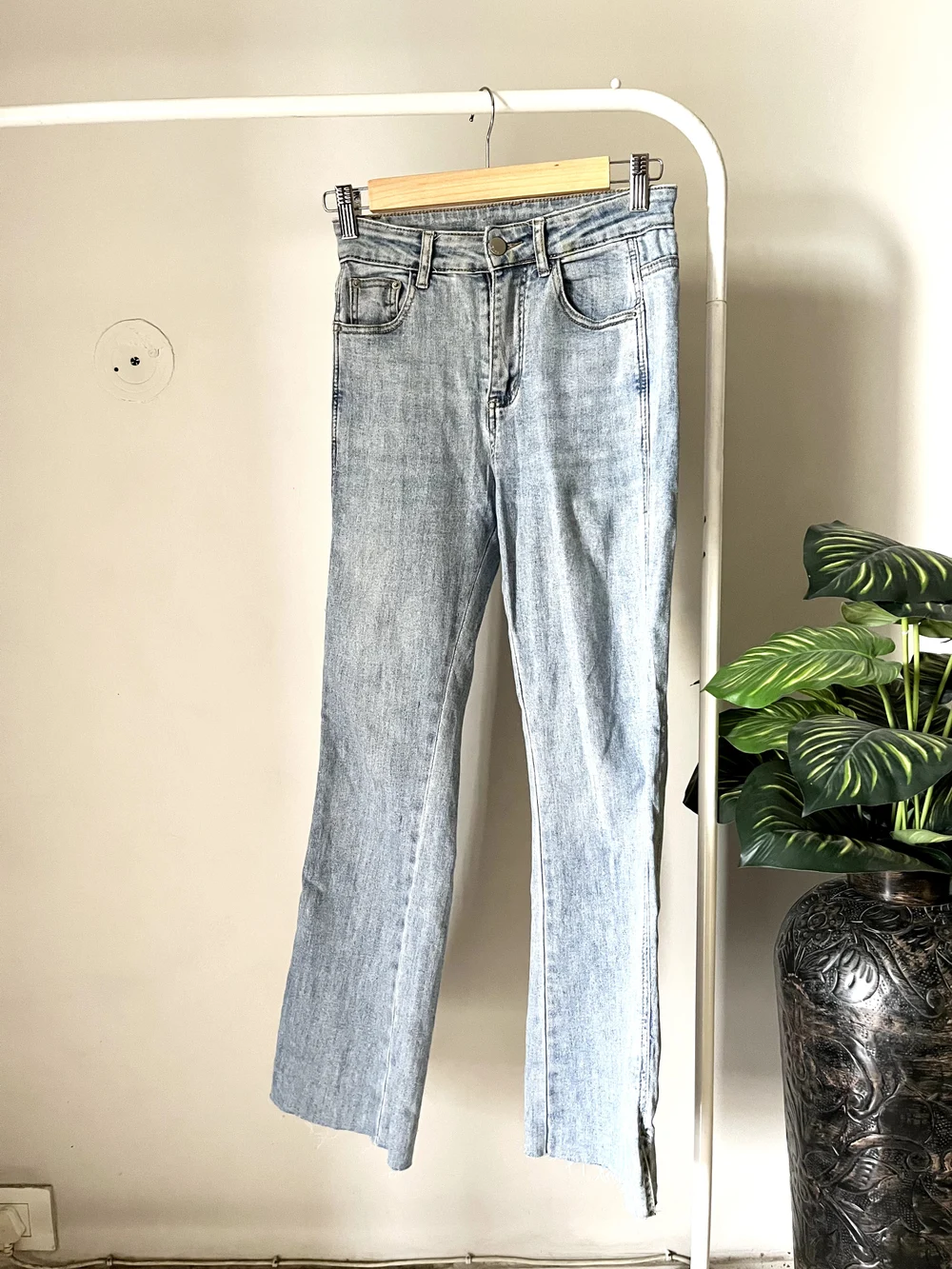 Blue bell-bottom highwaist denim  thumbnail view 4