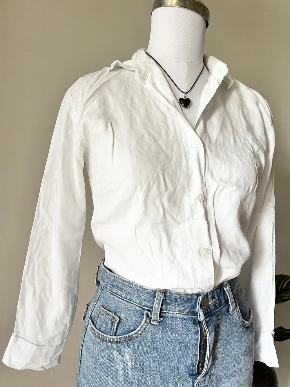 White shirt  thumbnail view 3