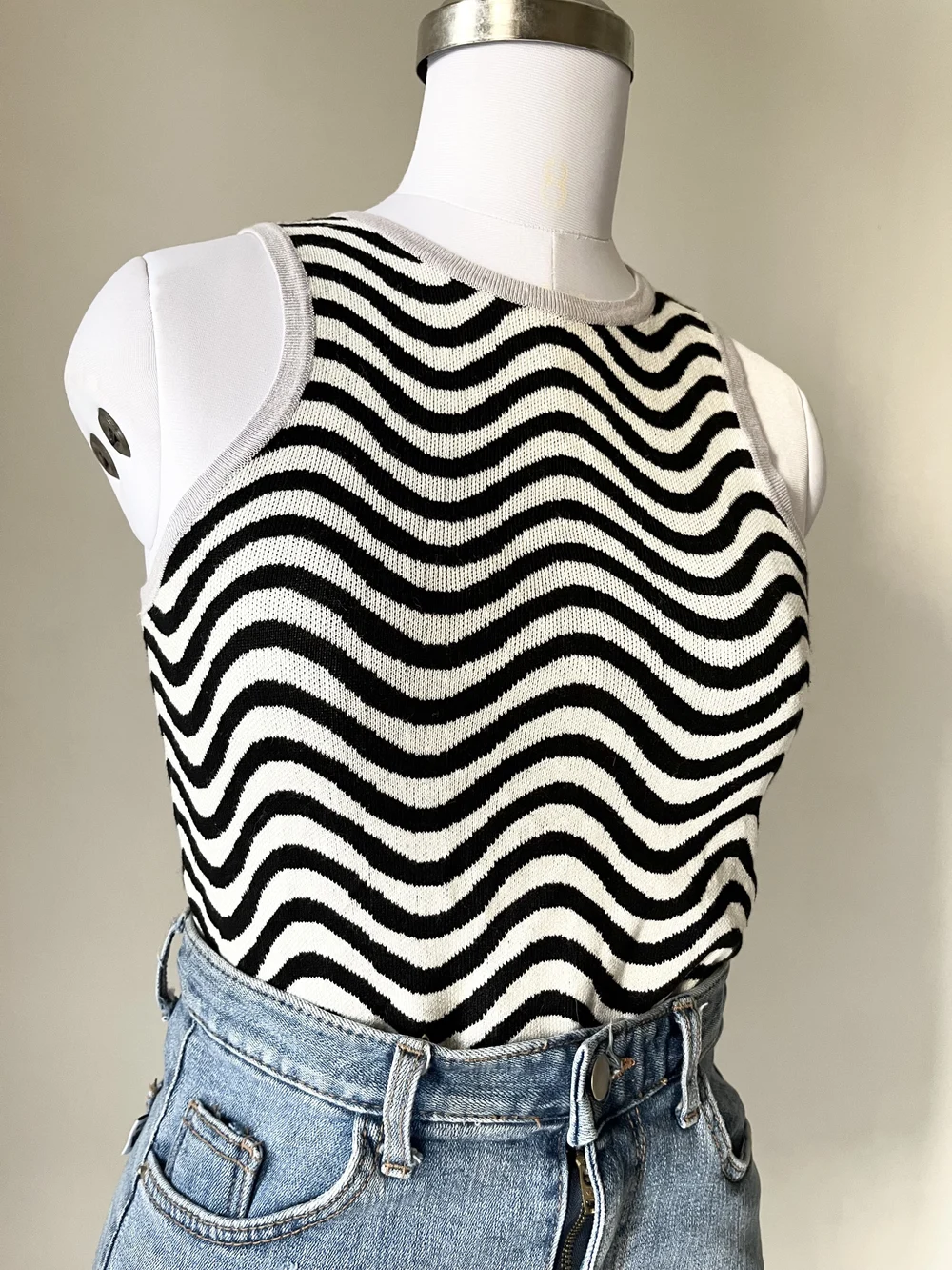 B/W wave printed top  thumbnail view 3