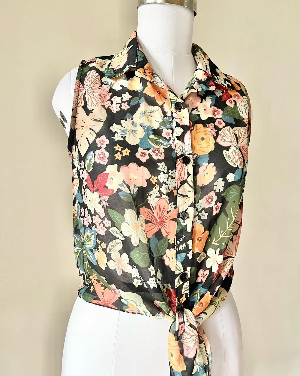 Sleeveless tie-up floral shirt  thumbnail view 3