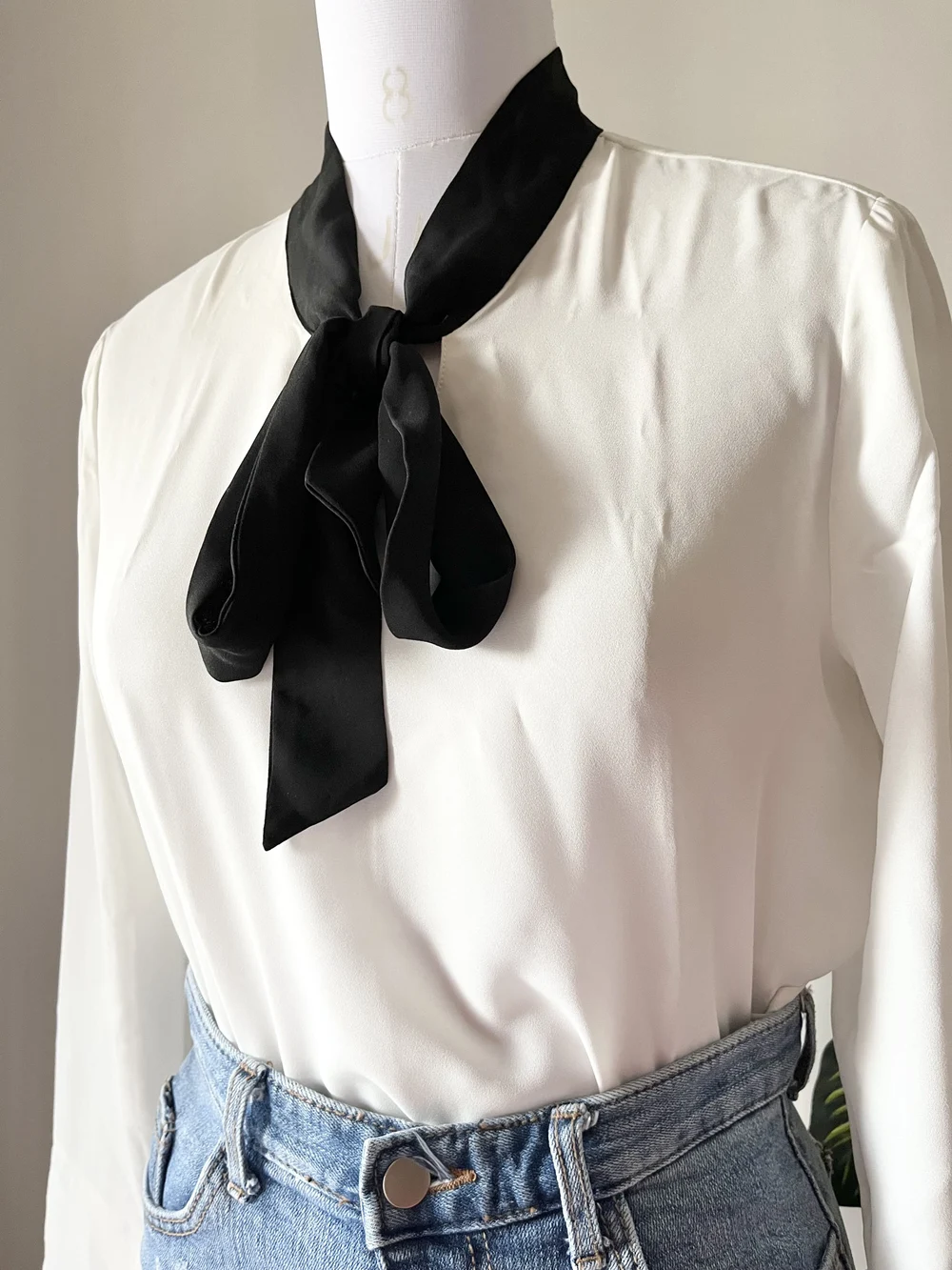 White tie-up bow shirt thumbnail view 2