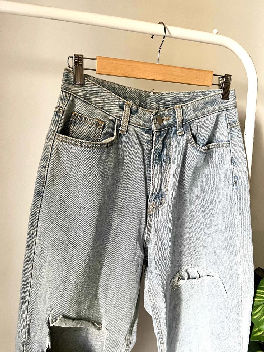 Blue ripped highwaist jeans thumbnail view 2