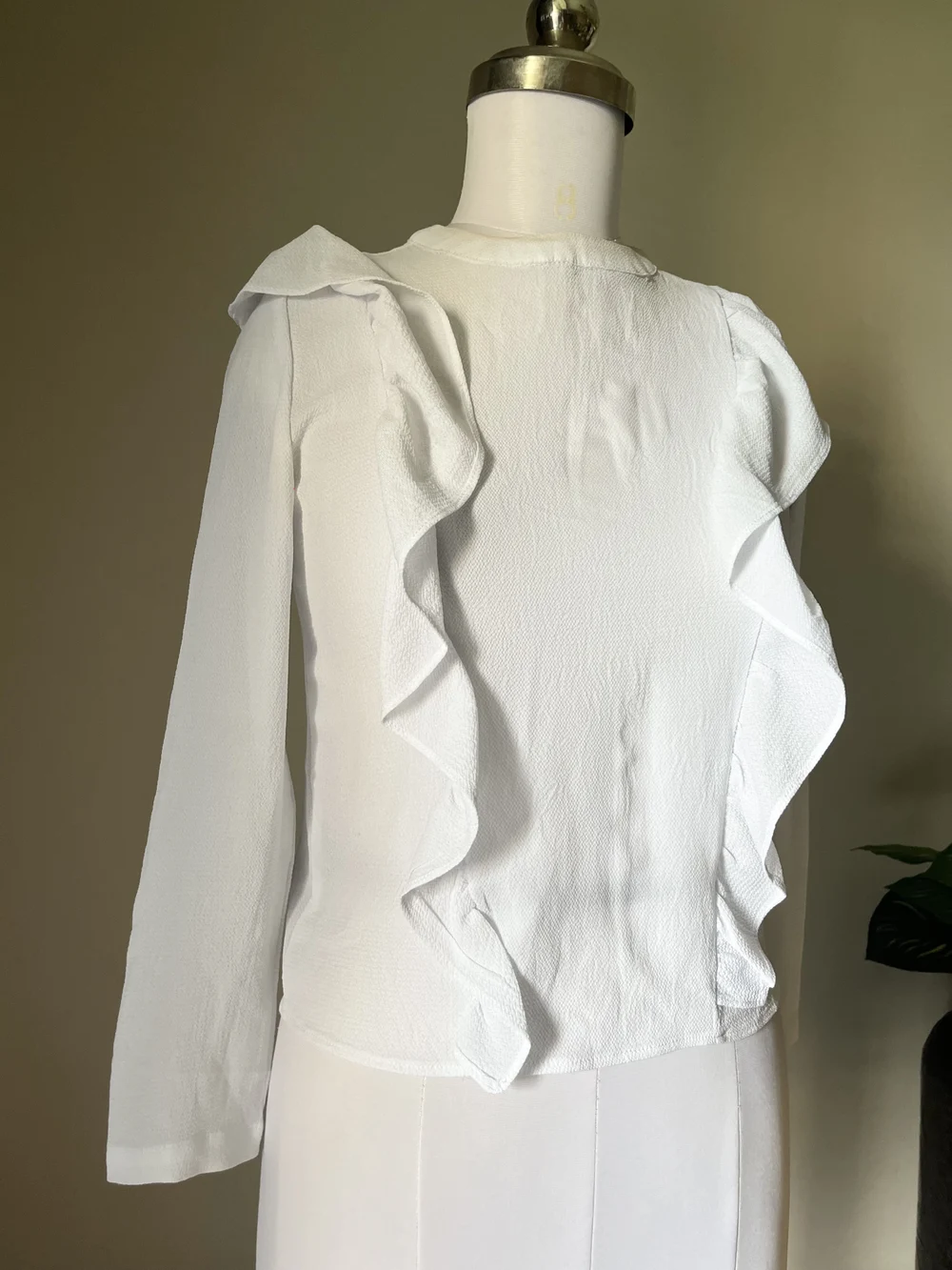 White ruffle shirt-style top thumbnail view 3