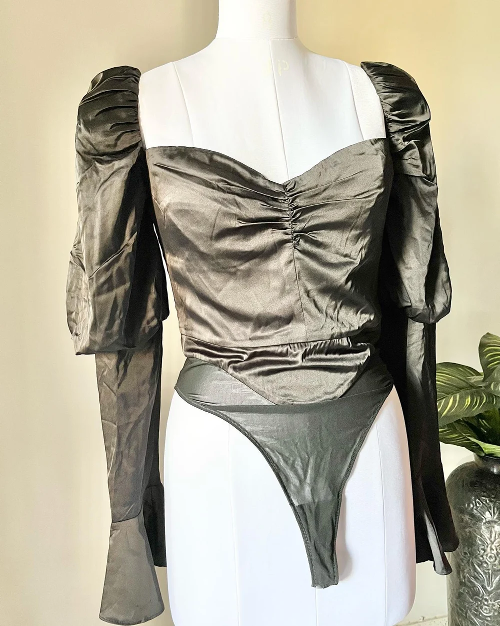 Puff sleeves sweetheart-neck bodysuit  thumbnail view 4