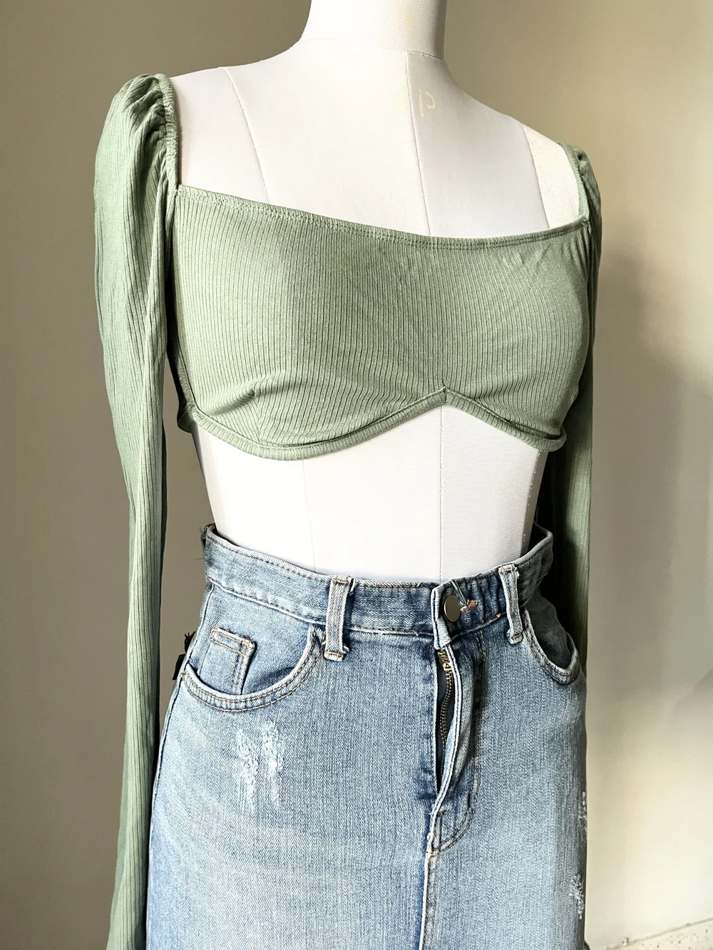 green cutout top  thumbnail view 2