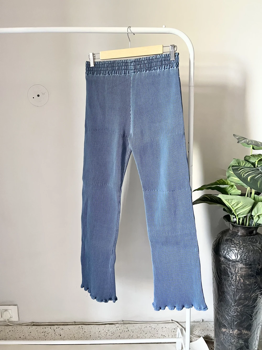 Pleated denim pants thumbnail view 3