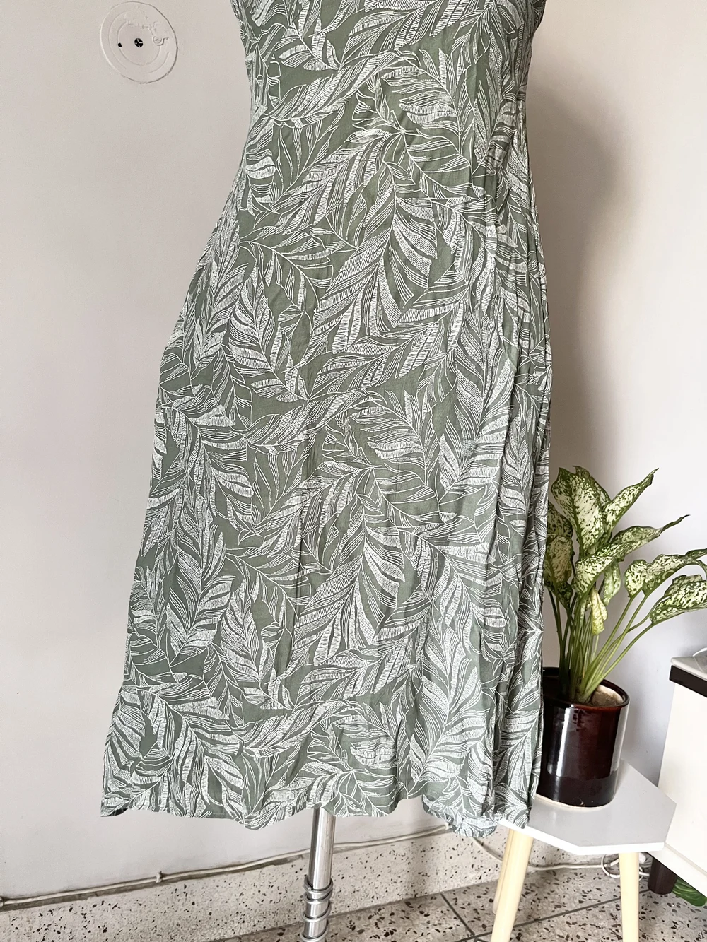 Green leaf prints dress thumbnail view 5