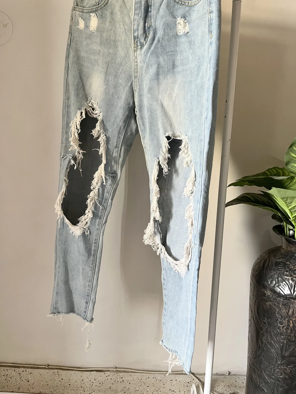 Front Ripped straight fit Jeans thumbnail view 2