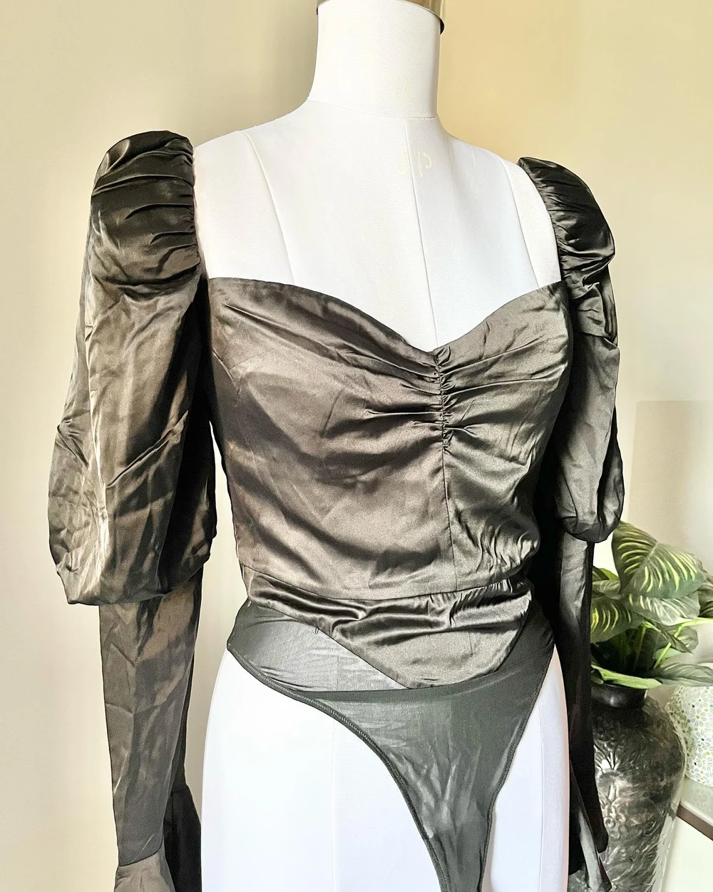 Puff sleeves sweetheart-neck bodysuit  thumbnail view 3