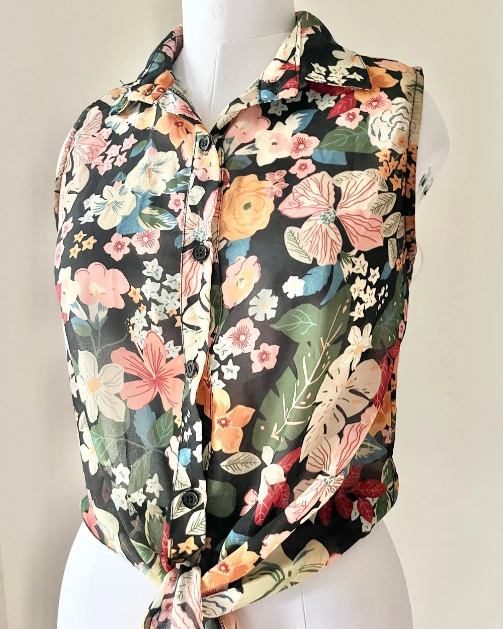 Sleeveless tie-up floral shirt  thumbnail view 2