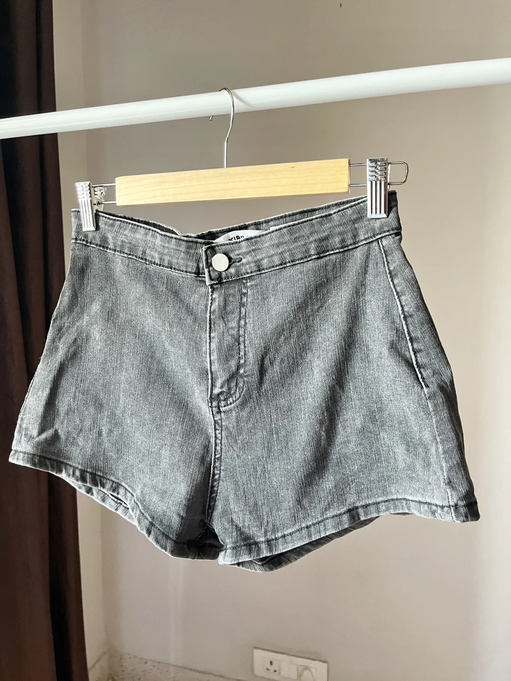 Black superhighwaist shorts thumbnail view 3