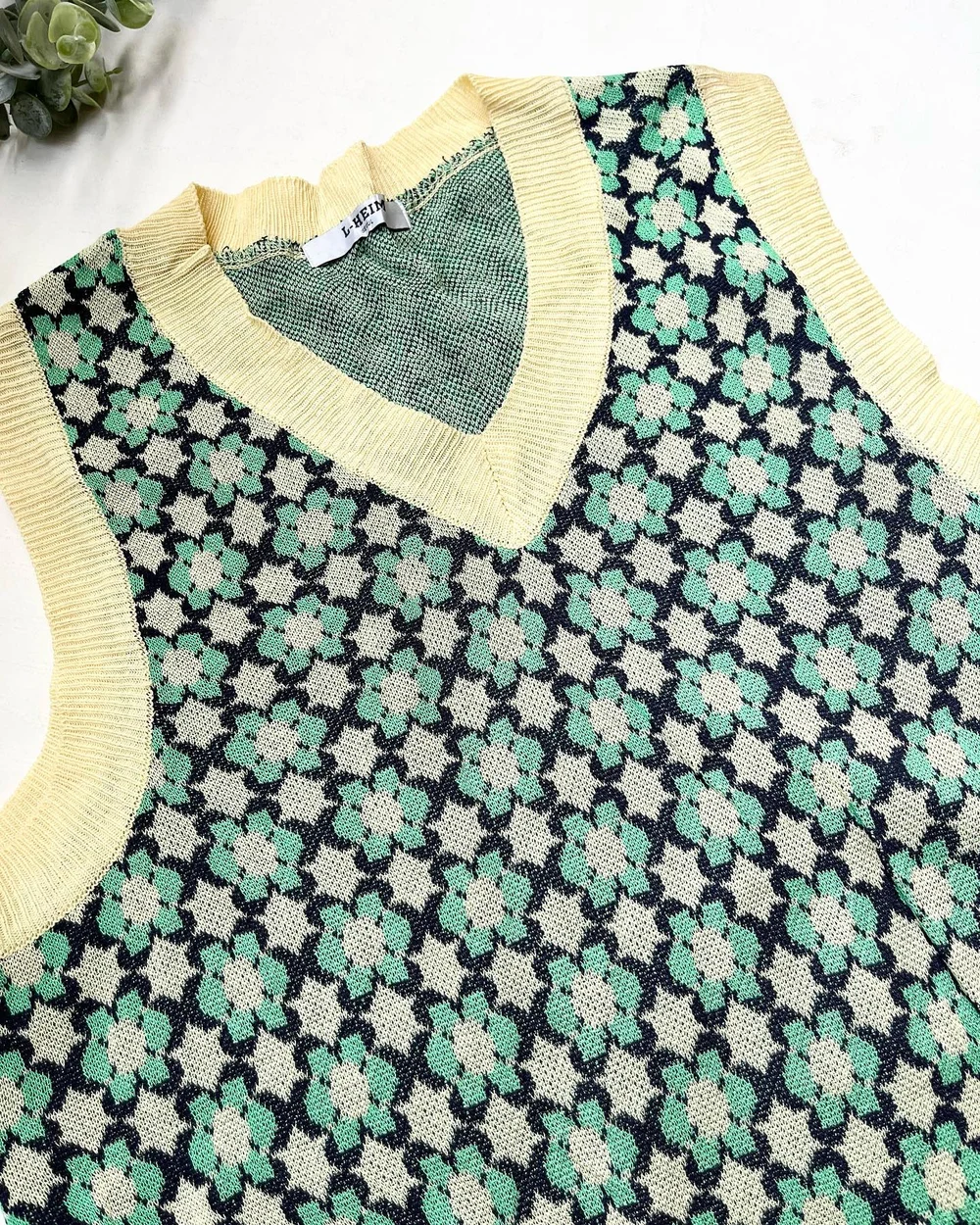Printed sweater vest thumbnail view 3