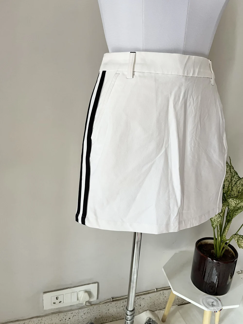 White side stripe skort  thumbnail view 4