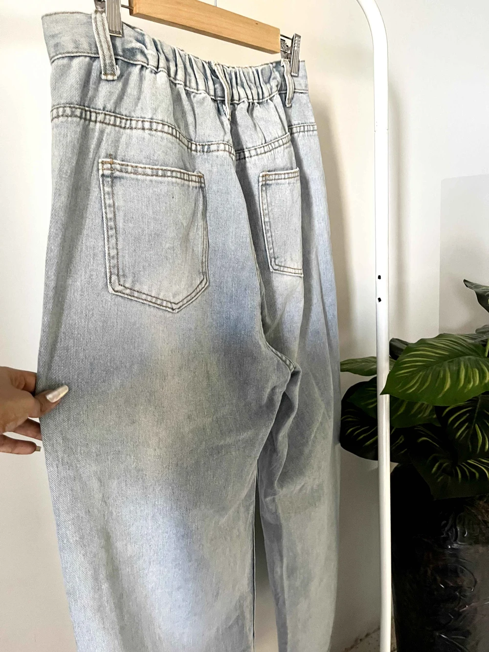Blue one-leg ripped Highwaist Jeans  thumbnail view 2