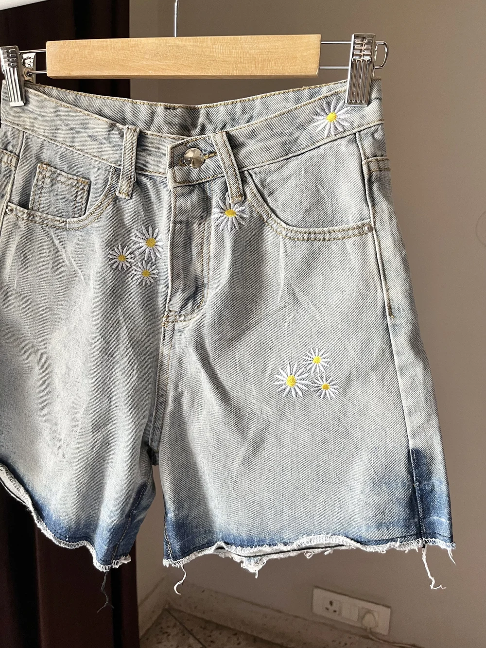 Embroiderd washed boyfriend shorts thumbnail view 4