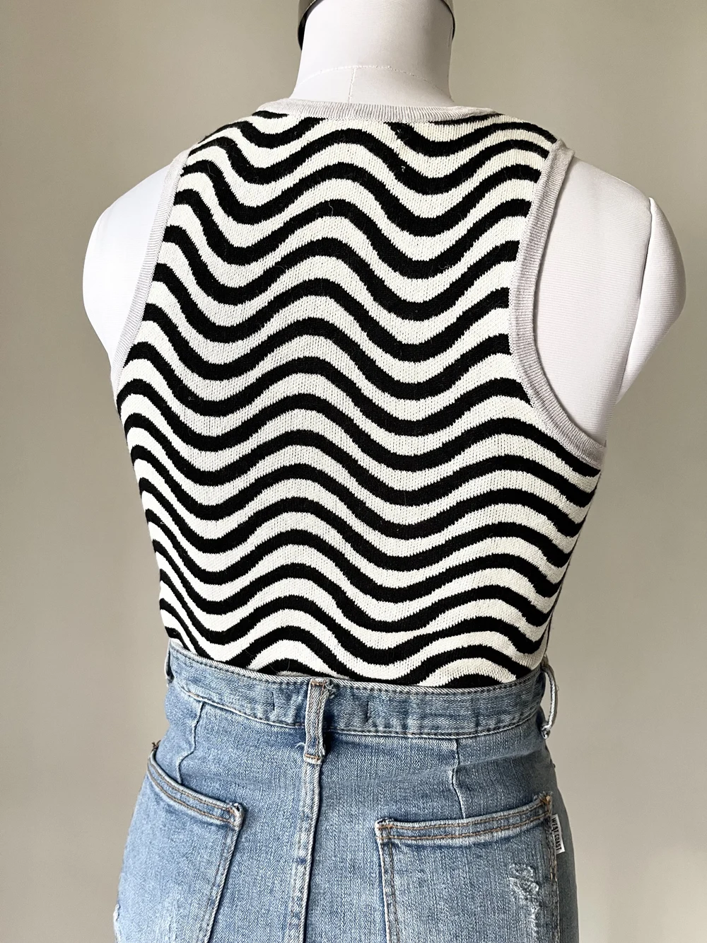 B/W wave printed top  thumbnail view 5