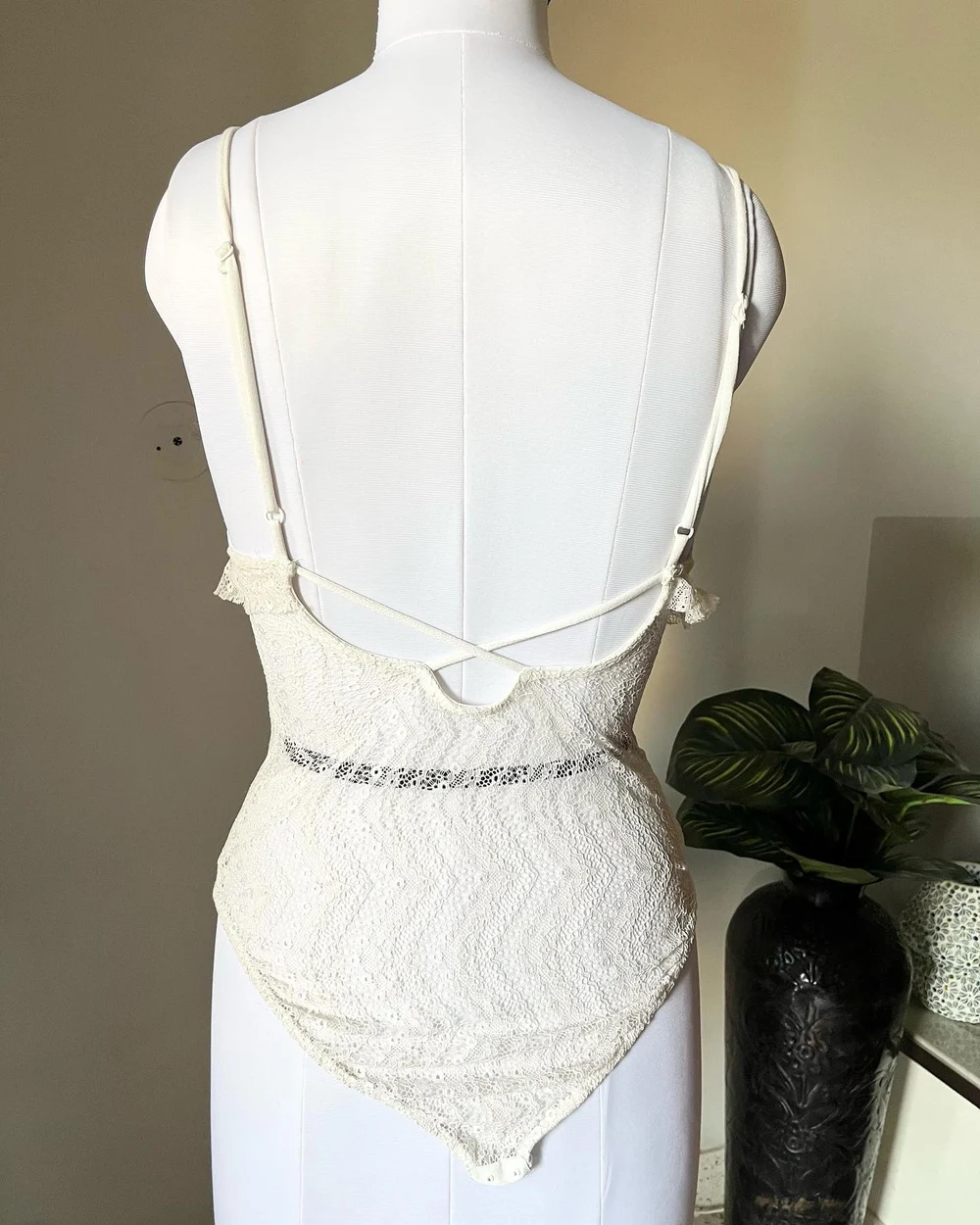 White lace bodysuit  thumbnail view 4
