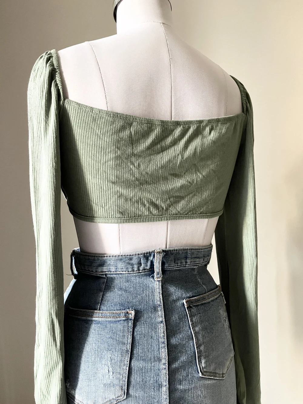green cutout top  thumbnail view 3