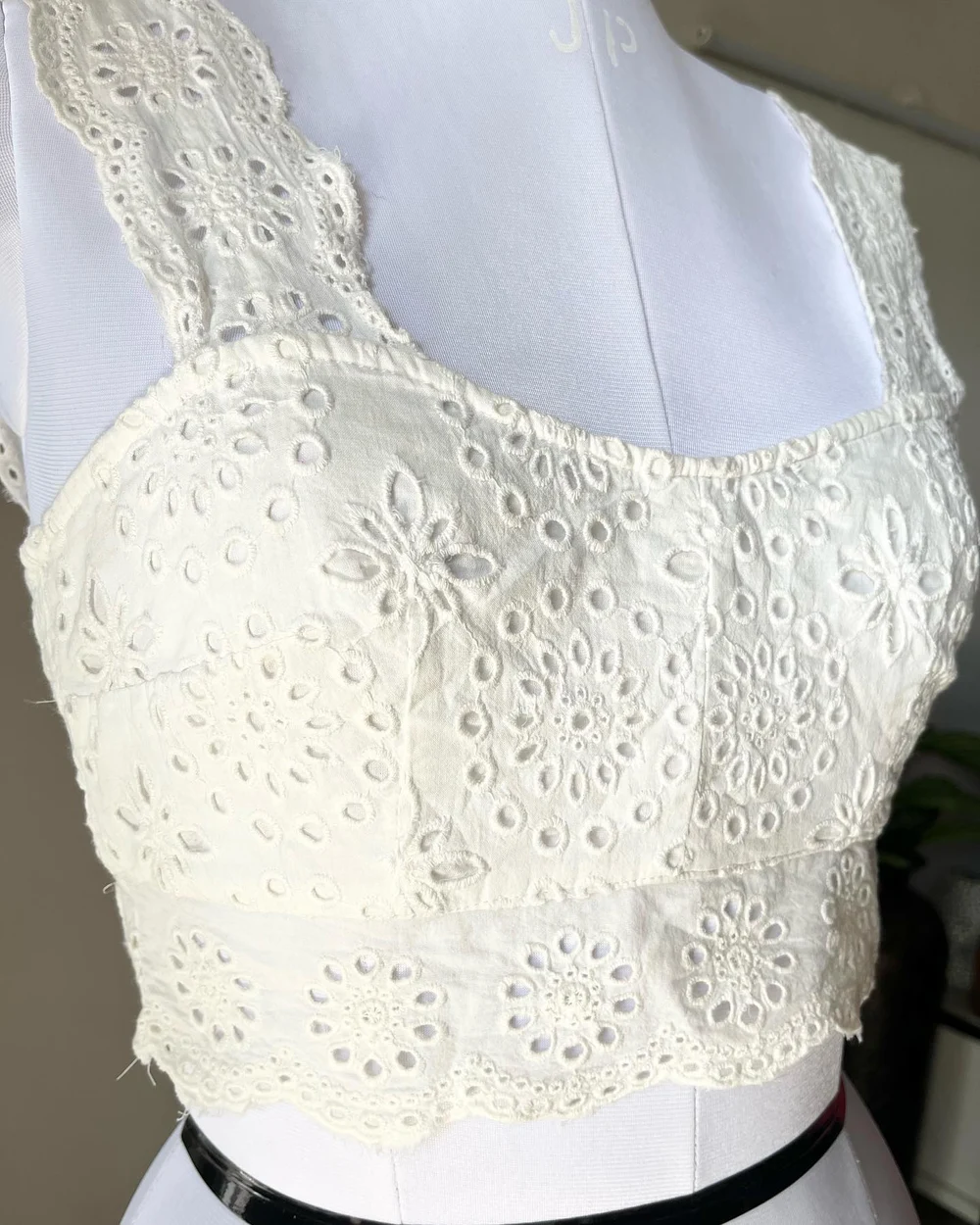 White schiffli top  thumbnail view 3