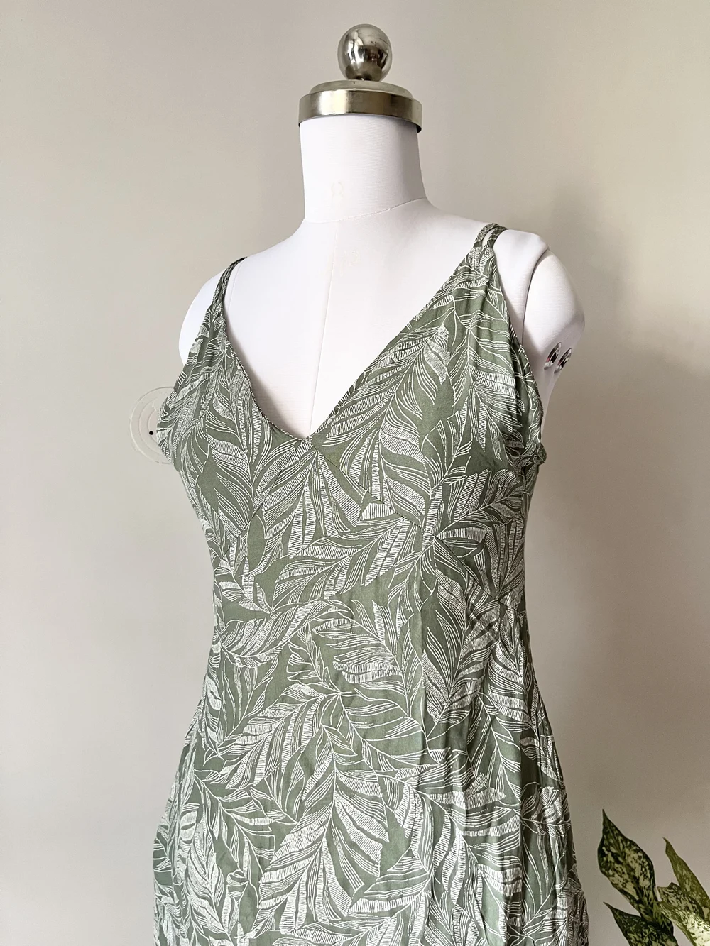 Green leaf prints dress thumbnail view 6