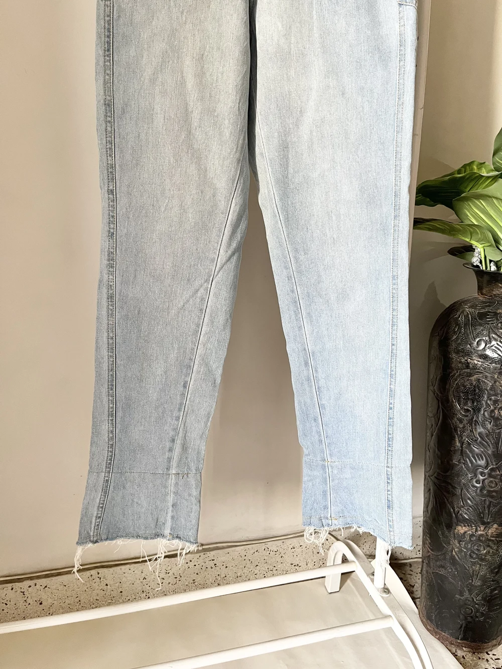 Blue tapered fir Jeans thumbnail view 4