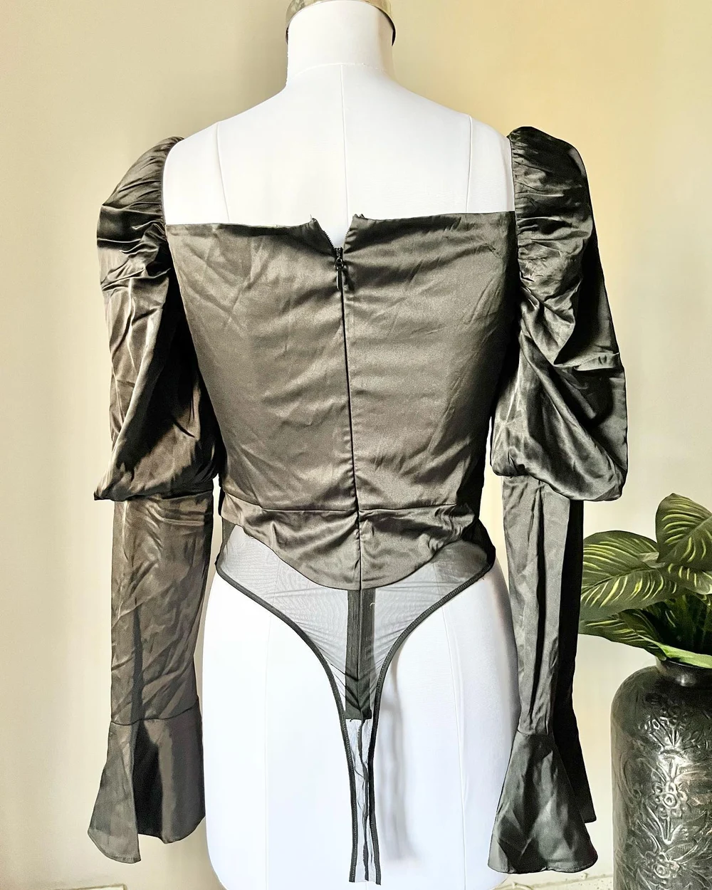 Puff sleeves sweetheart-neck bodysuit  thumbnail view 5