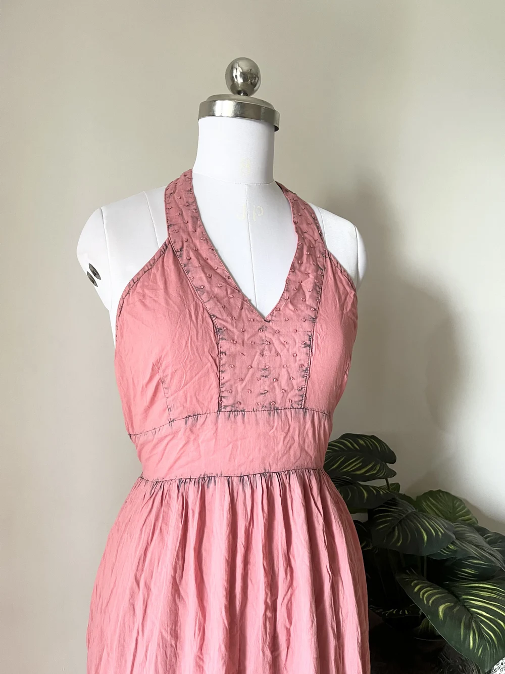Pink schiffli maxi dress  thumbnail view 4