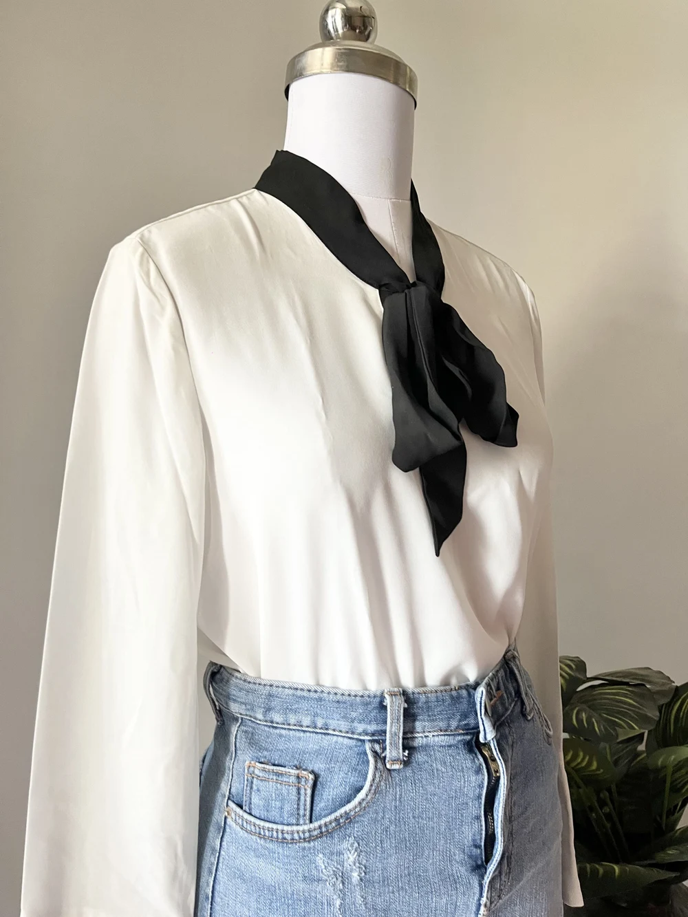 White tie-up bow shirt thumbnail view 4