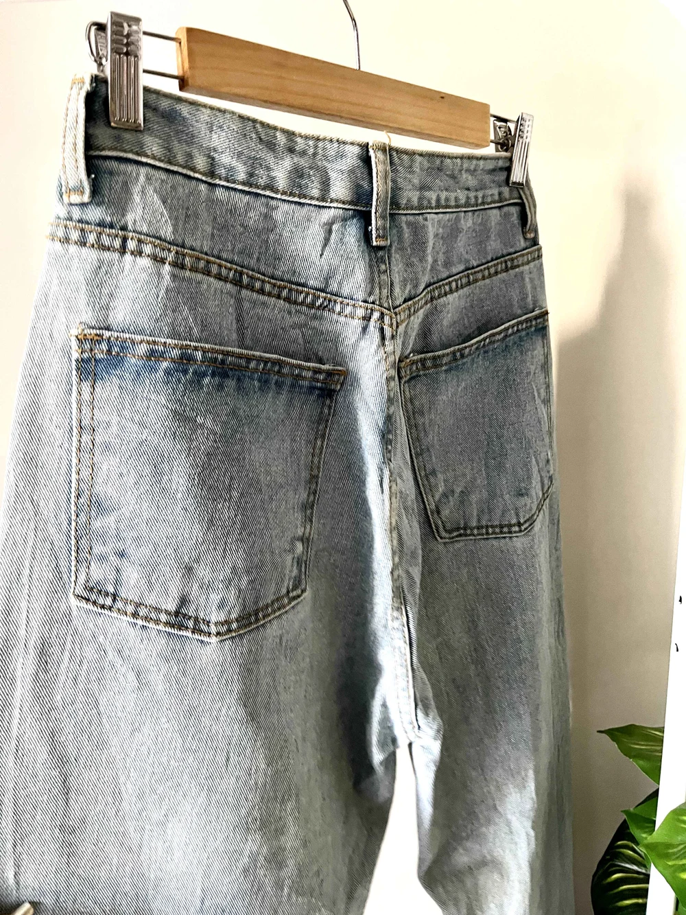 Blue ripped highwaist jeans thumbnail view 3
