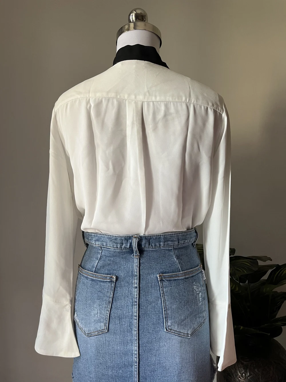 White tie-up bow shirt thumbnail view 5