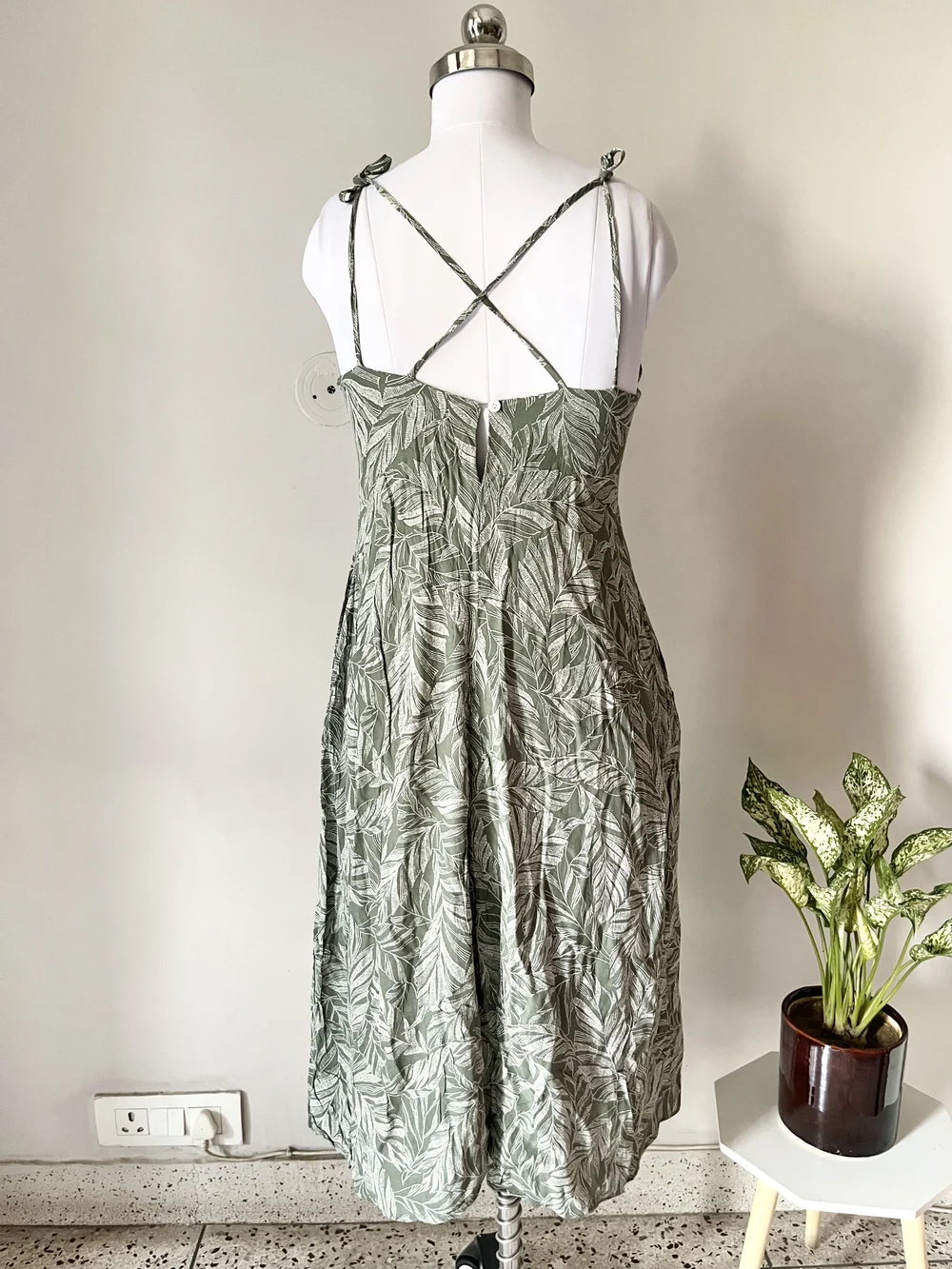 Green leaf prints dress thumbnail view 2