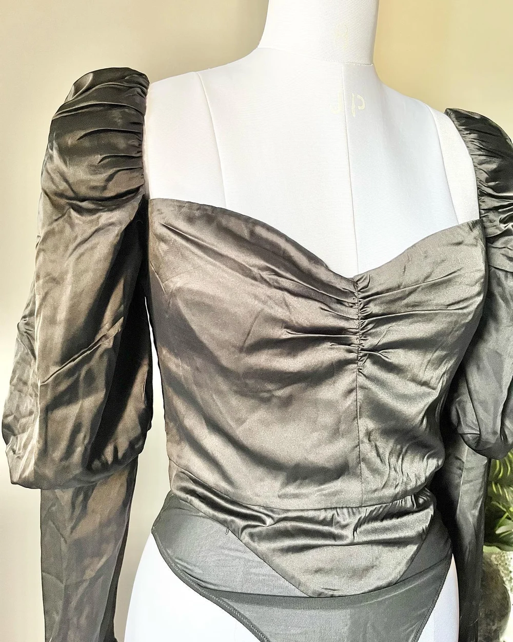 Puff sleeves sweetheart-neck bodysuit  thumbnail view 2
