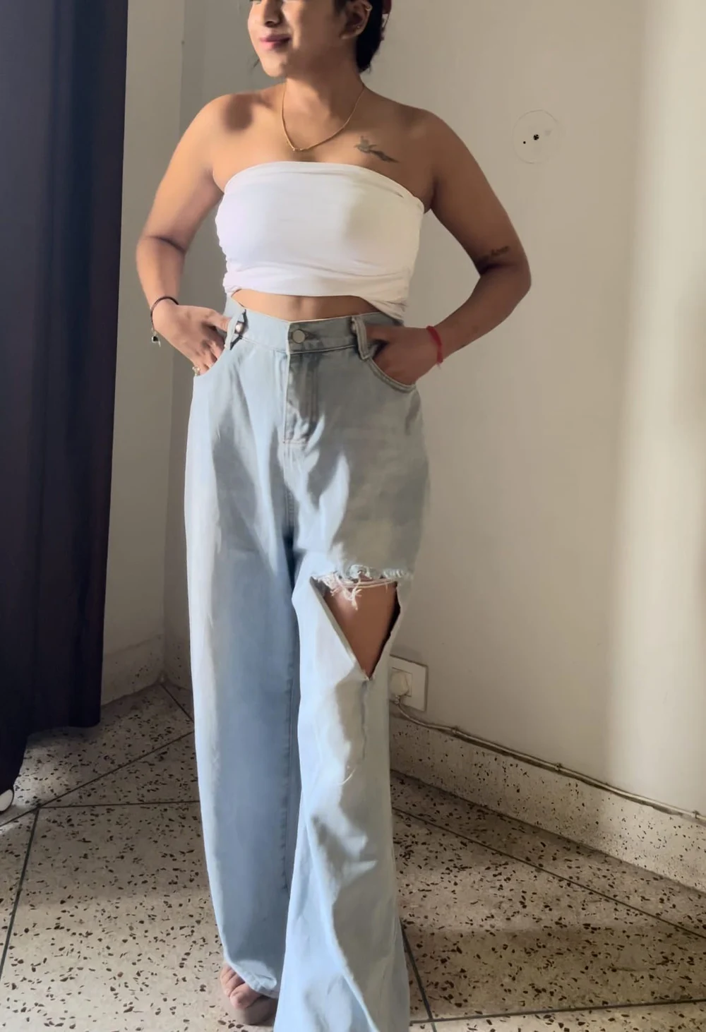 Blue one-leg ripped Highwaist Jeans  thumbnail view 4