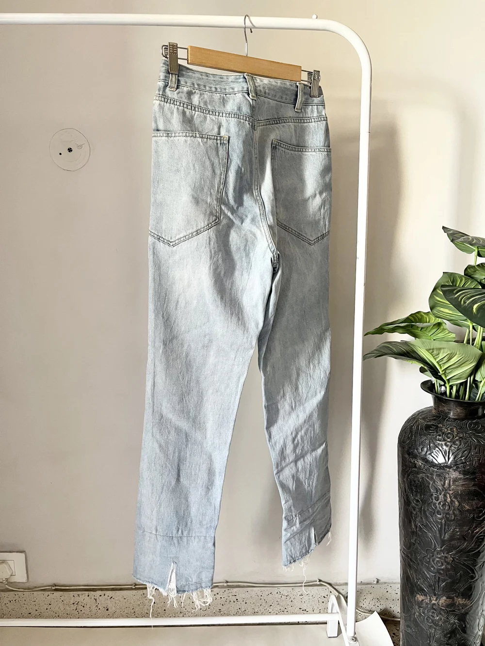 Blue tapered fir Jeans thumbnail view 3